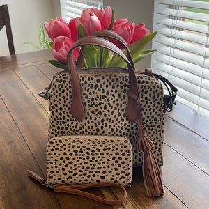 Cheetah print purse with matching wristlet, excellent condition